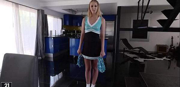  Tall cheerleader Chloe Scott does footjob